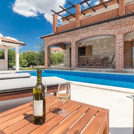 Ingrid Вілла Пореч